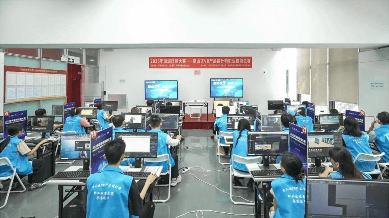 南山區(qū)VR設(shè)計賽“神仙打架”盛況 女選手占比過半，冠軍作品聚焦災(zāi)難逃生模擬